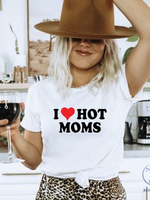 I Love Hot Moms T Shirt I Heart Hot Moms Unisex Tee Shirt I Heart Hot Moms Shirt riracha 2