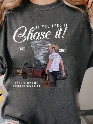 If You Feel It Chase It T Shirt Tyler Owens 2024 Shirt If You Feel It Chase It Shirt Twisters 2024 Glen Powell Movies riracha 2