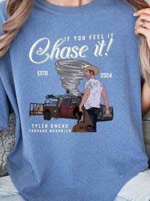 If You Feel It Chase It T Shirt Tyler Owens 2024 Shirt If You Feel It Chase It Shirt Twisters 2024 Glen Powell Movies riracha 3