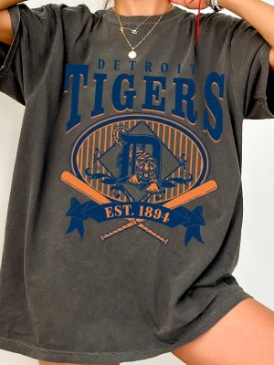 Detroit Tigers T Shirt Vintage Style Graphic Tee Retro Baseball Fan Shirt Detroit Tigers Shirt riracha 2